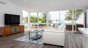 Magnificent Malua Views, Stroll to the beach - Image 2