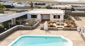 Canaryislandshost I Esencia - Image 2