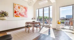 Smith Street Studio - Trendy Inner-city Balcony Stay - Image 4