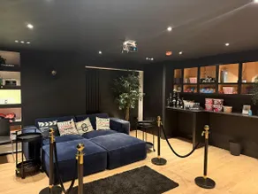 Hyacinth House - Image 3