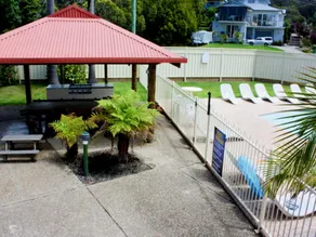 Sapphire Court Holiday Units - Image 4