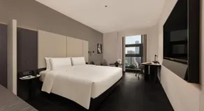 Atour Hotel Chongqing Guanyinqiao Pedestrian Street Century New City - Image 2