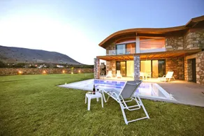 Semi-detached house with private pool - Image 3