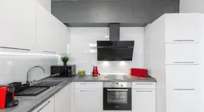 Luxe Central Apartments - Image 5