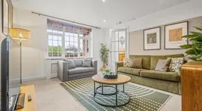 Inspira Stays Stunning Large Modern House 3 Car Driveway PS4 & Table Football Huge Kitchen - Image 4