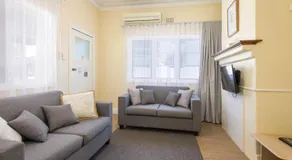 Albany Holiday Units - Image 2