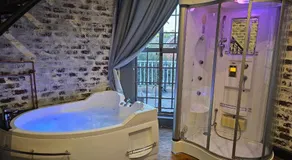 Castle Home - Image 3