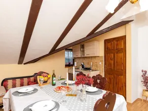 Holiday home with hot tube and 1 room - Image 4