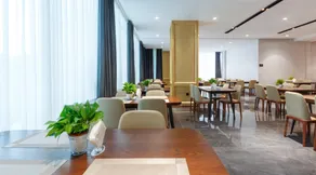 Oasis Hotel - Image 5