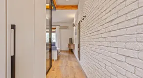 Lola Apartments - Image 5