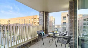 Luxury Apartment Near City Airport - with gym and free parking Sleeps 8 - Image 5