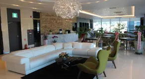 Geoje Artnouveau Suite Hotel - Image 4