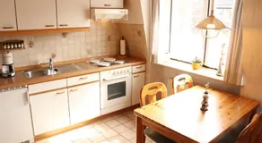 Appartement de vacances adapté aux familles avec terrasse, barbecue et jardin - Image 4