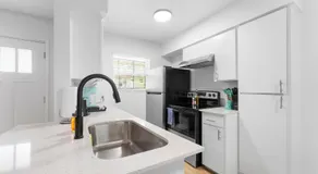 Central Hyde Park 2BR king suites close to UT, Moody Center, DT - Image 4