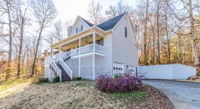 Explore Historic DT In This Cozy Open Air 5BR Stay - Image 3
