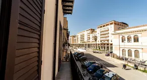 Maximum Suite & Spa - Image 5