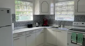 Charming St James Cottage - Walk to Beach - Image 5