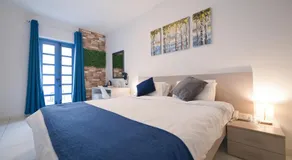 The Exiles Hotel - Image 2