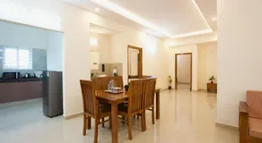 TrueLife Presidential Suites - 3BHK Luxurious AC Apartments - Modular Kitchen, RO water system, Microwave - Super fast WiFi, 55 Smart TV, 250 Airtel Channels - 3 bathrooms - Parking - Nearby PS4, A2B pure veg restaurants - Top service with lots of love - Image 2