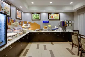 Holiday Inn Express Hotel & Suites Meadowlands Area by IHG - Image 4