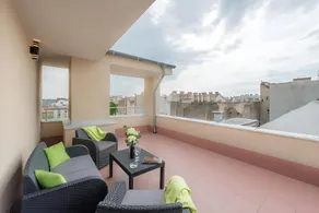 Corvin Plaza Apartments & Suites - Image 4