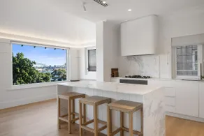 Executive 2BR Apt with Balcony near Yarranabbe Park - Image 5
