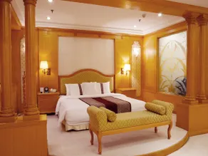 Borrman Hotel Golden Crown Liuzhou Wuxing Pedestrian Street - Image 2
