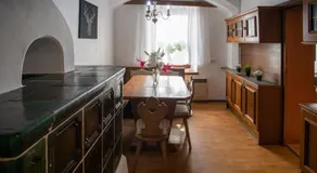 Traditional Old Town Apartment - Image 3