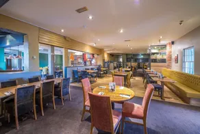 Premier Inn Glasgow East - Image 5