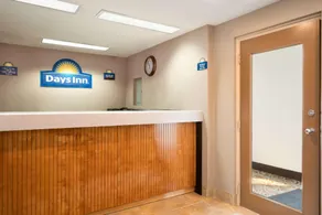 Days Inn by Wyndham Willoughby Cleveland - Image 3