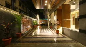 Mumbai House Luxury Apartments, Santacruz East - Image 3