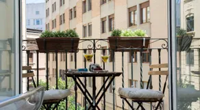Ce charmant appartement offre un maximum d'espace pour les personnes, parfait pour des vacances en couple. Il est situé dans une rue calme et très bien desservie. Il se compose d'une chambre avec un lit double et d'une salle de bain avec baignoire, ain - Image 5