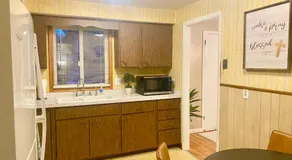 Cozy Room Near BU, UHS, Lourdes Queen Bed Office - Image 4