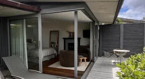 Waiheke Luxury Blue and Green Rooms - Image 5
