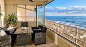 Beachfront Apartment - Direct Beach Access - Image 3