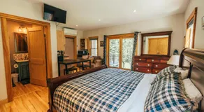 Waterfront Private Apartment, 5 minutes from LLBean! - Image 2
