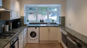 Spacious House in Brighton with large garden and free parking - Image 5