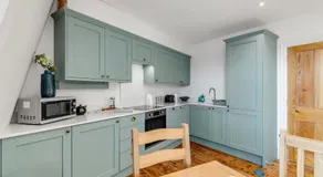 2 - Modern & Stylish 3-Bed Apartment in Cromer - Image 3