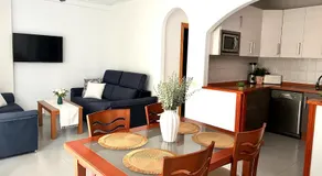 Apartamento a 1 Min de Playa Calypso con Terraza - Image 3