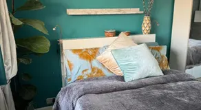 House - Sleeps 6 - Private Garden & Parking - Image 2