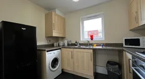 Crownford Guesthouse - Close to Hanley centre and University - Image 3