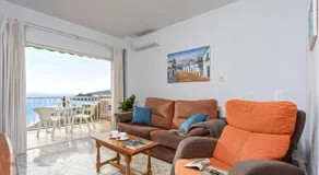 Seafront Apartment with parking - Image 2