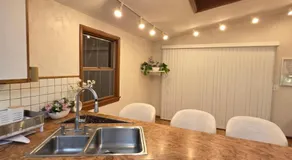 cozy 5bd single -family home in Longmeadow - Image 3