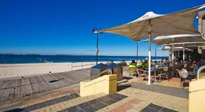 Sunny 2 bed Restaurants beach at door Pets O.K - Image 3