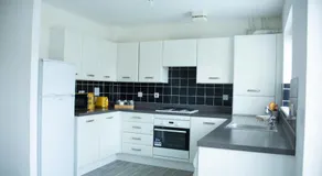 3 bed spacious home for construction workers and families with parking spaces 2 and half bathroom& ensuite Free wifi - Image 5