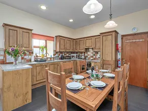 Cottage by Cardigan Bay with Hot Tub - Image 3