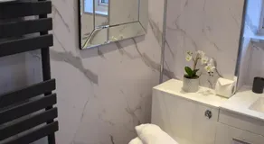 Kelpies Serviced Apartments- Russell - Image 5