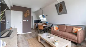 Anna 224 - Image 2
