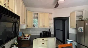 Blue House - Image 4