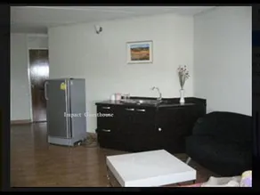 Thailand Taxi & Apartment Hostel - Image 3